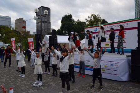 男女7人のヴォーカルユニット「REAL VOX」のライブ